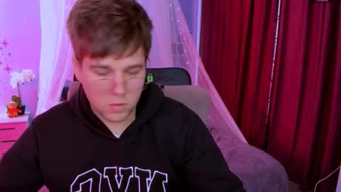 Snapshot of derek_hawk_ chatting on March 21, 9:58 am derek_hawk_ online show from March 21, 9:58 am