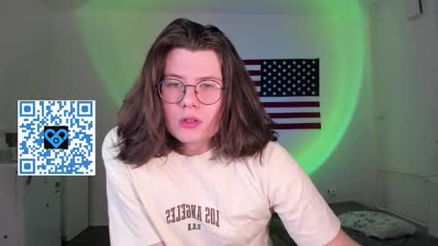 Derek online show from December 15, 4:33 pm