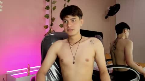 derek_sinn online show from February 3, 8:47 pm