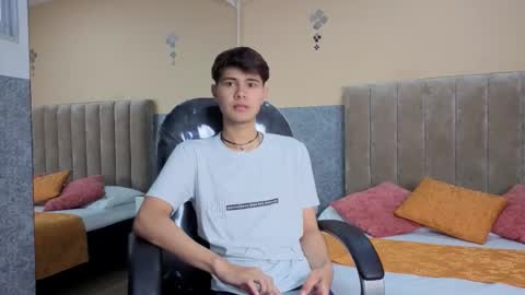 derek_sinn online show from February 8, 1:36 pm