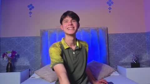 derek_sinn online show from February 24, 9:13 pm