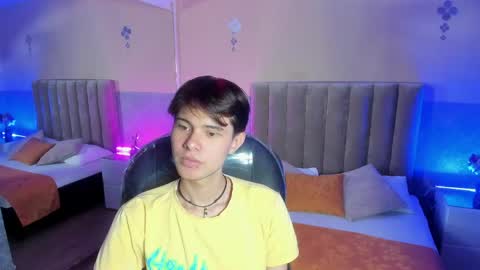 derek_sinn online show from April 25, 9:23 pm