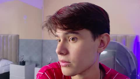 derek_sinn online show from April 29, 8:37 pm