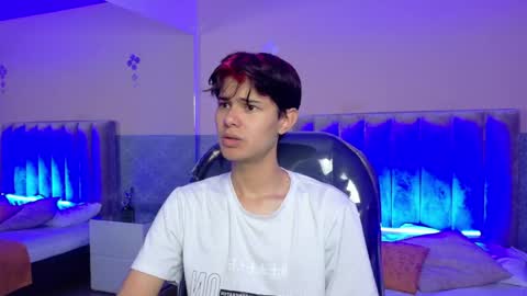 derek_sinn online show from June 4, 8:15 pm