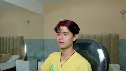 derek_sinn online show from June 5, 10:04 pm