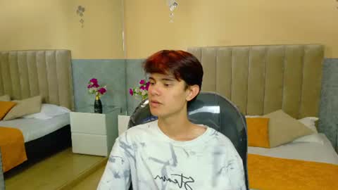 derek_sinn online show from June 12, 8:41 pm