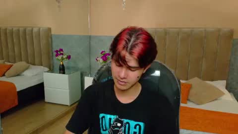 derek_sinn online show from June 16, 8:33 pm