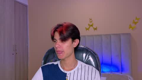 derek_sinn online show from July 7, 3:53 am