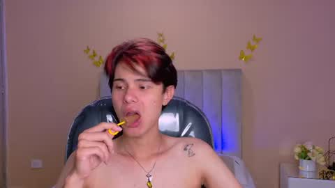 derek_sinn online show from July 7, 7:23 am