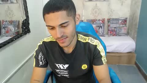 Snapshot of derek_storm_ chatting on November 6, 11:33 am D E R E K online show from November 6, 11:33 am