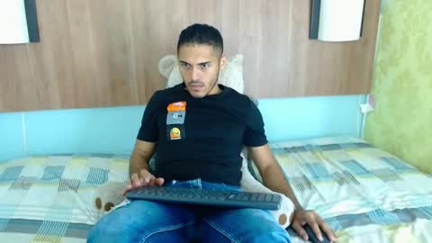 Snapshot of derek_storm_ chatting on December 5, 12:14 pm D E R E K online show from December 5, 12:14 pm