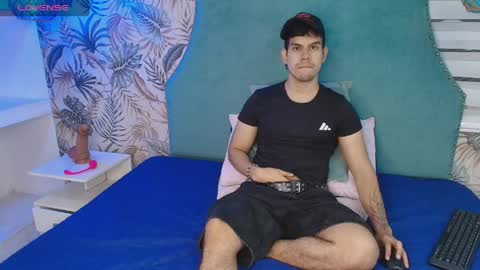 derek_voss online show from May 29, 8:51 pm