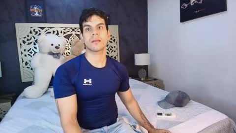 Snapshot of derek_voss chatting on June 4, 12:11 pm derek_voss online show from June 4, 12:11 pm