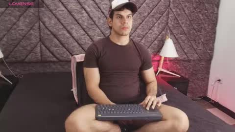 Snapshot of derek_voss chatting on June 5, 1:50 pm derek_voss online show from June 5, 1:50 pm