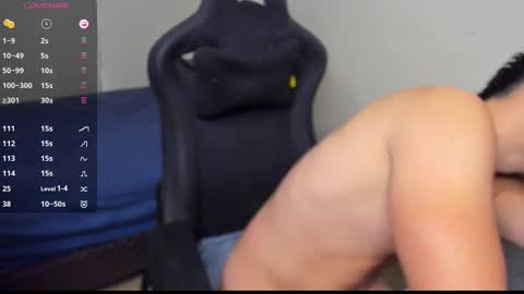 Snapshot of derekcb chatting on March 5, 10:44 am Derekcb online show from March 5, 10:44 am