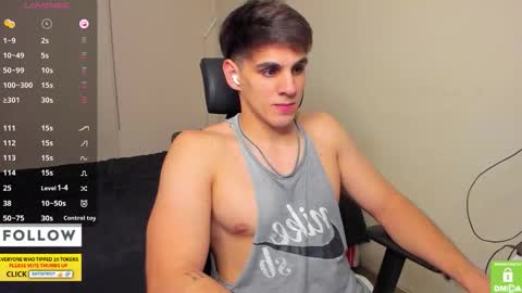 Snapshot of derekcb chatting on November 24, 10:53 pm Derekcb online show from November 24, 10:53 pm