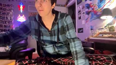 Snapshot of derekdings chatting on November 25, 12:05 pm derekdings online show from November 25, 12:05 pm