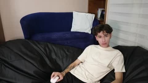 Derek online show from November 11, 2:00 am