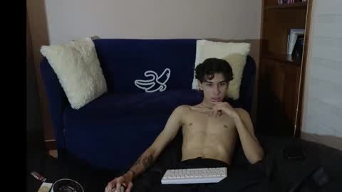 Derek online show from November 29, 11:19 pm