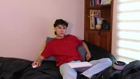 Derek online show from June 5, 10:15 pm