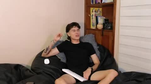 Derek online show from June 7, 12:48 am