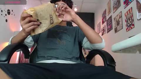 Snapshot of deren_ chatting on December 14, 4:34 pm DEREN online show from December 14, 4:34 pm