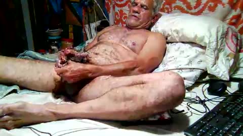 Snapshot of derick1961 chatting on November 6, 7:09 am derick1961 online show from November 6, 7:09 am