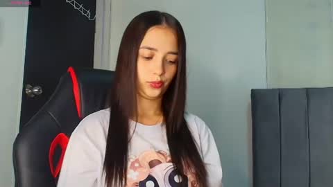 Snapshot of derly_cuervo703031 chatting on June 15, 7:27 pm derly_cuervo703031 online show from June 15, 7:27 pm