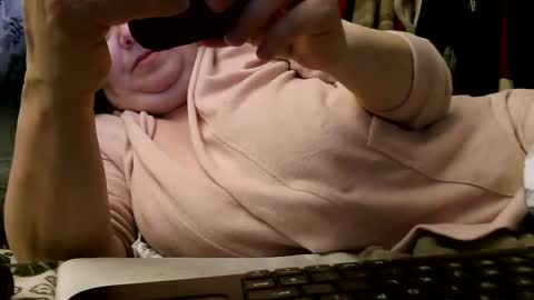 Snapshot of deroseblack chatting on February 11, 6:40 am deroseblack online show from February 11, 6:40 am