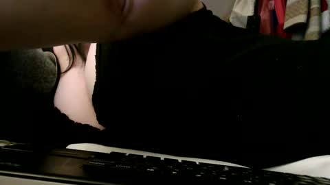 Snapshot of deroseblack chatting on February 18, 1:43 am deroseblack online show from February 18, 1:43 am