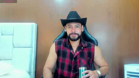 Snapshot of derrybigger_cm chatting on October 4, 4:38 pm DerryBigger CM online show from October 4, 4:38 pm