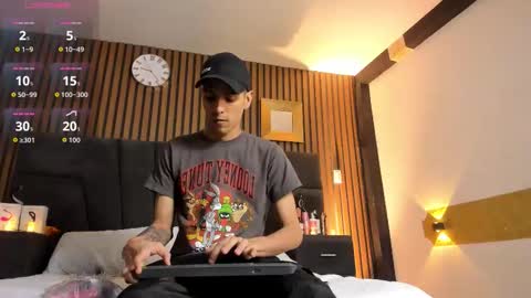 derrymeyers online show from October 19, 4:02 am