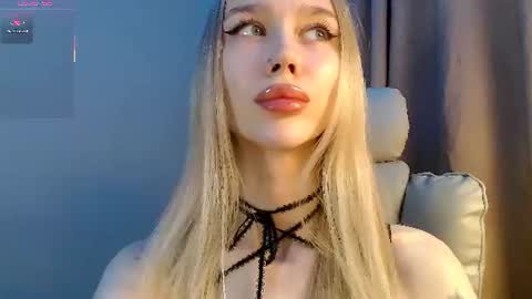 Snapshot of des_ch chatting on July 15, 3:39 pm Ari online show from July 15, 3:39 pm