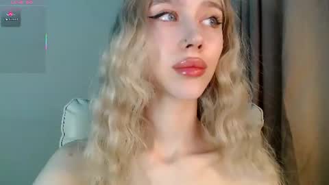 Snapshot of des_ch chatting on July 29, 3:32 pm Ari online show from July 29, 3:32 pm