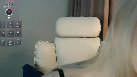 Snapshot of des_ch chatting on August 7, 3:36 pm Ari online show from August 7, 3:36 pm