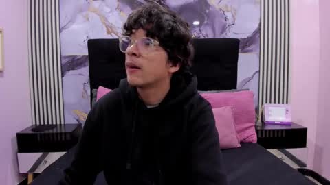 Snapshot of desire_ecstasy chatting on December 1, 1:27 pm desire_ecstasy online show from December 1, 1:27 pm