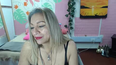 Snapshot of desire_latin chatting on March 6, 8:59 pm VALERIA online show from March 6, 8:59 pm
