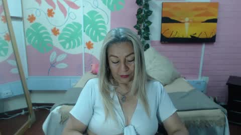 Snapshot of desire_latin chatting on September 19, 5:13 pm VALERIA online show from September 19, 5:13 pm