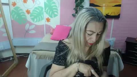 Snapshot of desire_latin chatting on October 4, 3:43 pm VALERIA online show from October 4, 3:43 pm