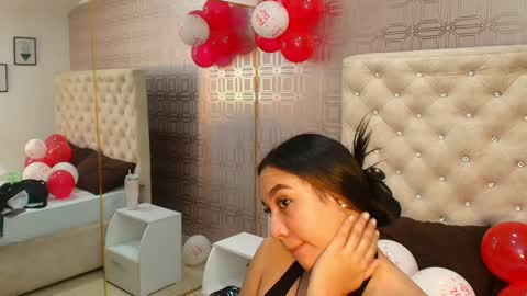 Snapshot of desire_sara chatting on February 11, 12:48 pm Sara Desire online show from February 11, 12:48 pm