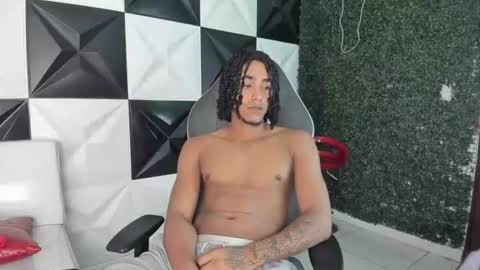 Snapshot of desireblack_ chatting on August 7, 2:13 am Ed online show from August 7, 2:13 am