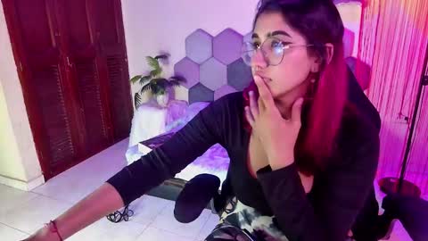 TORI AND MR. BEAR online show from March 3, 7:09 pm