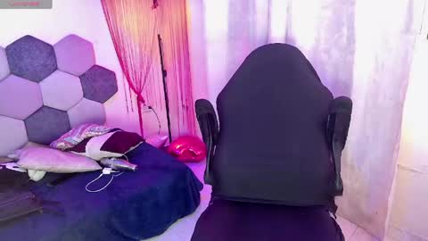 TORI AND MR. BEAR online show from May 9, 3:50 pm