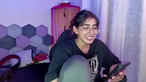TORI AND MR. BEAR online show from May 19, 6:25 pm