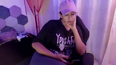 TORI AND MR. BEAR online show from June 4, 6:03 pm