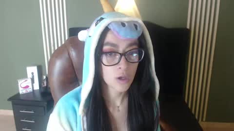 Snapshot of desiring__angel chatting on December 18, 1:34 pm Desiring Angel online show from December 18, 1:34 pm