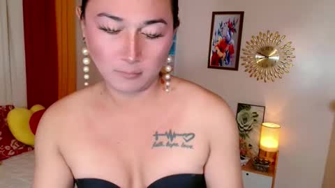 destenierose online show from May 3, 11:44 pm