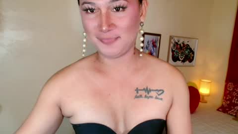 destenierose online show from June 24, 12:53 am