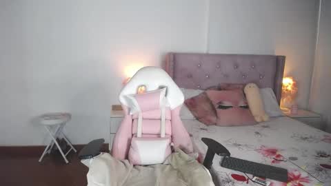 Snapshot of destinysweet21 chatting on March 1, 11:28 am destinysweet21 online show from March 1, 11:28 am