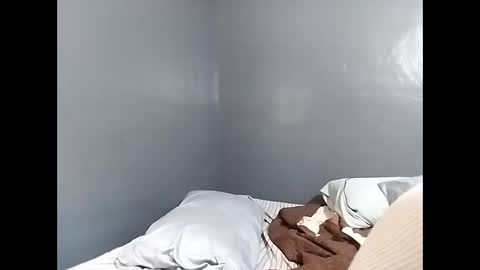 Snapshot of desturbingdetale699 chatting on January 6, 3:20 am desturbingdetale699 online show from January 6, 3:20 am